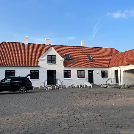 Oustrupgard Vila *