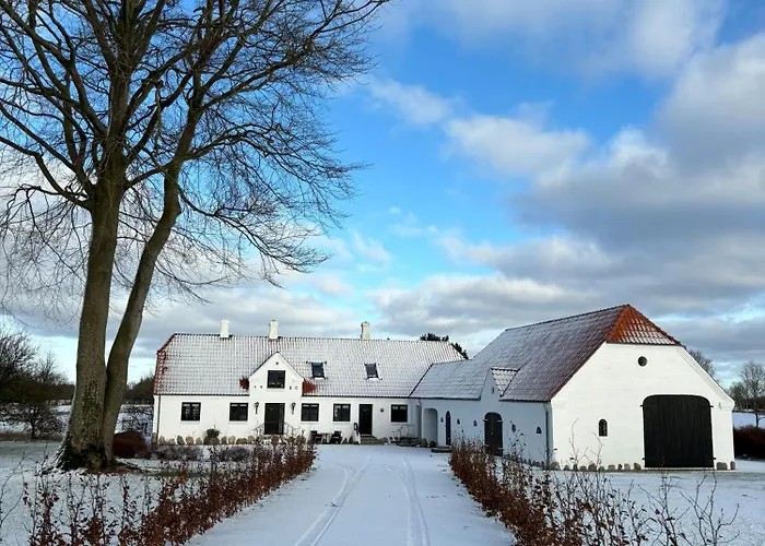 Oustrupgård Villa